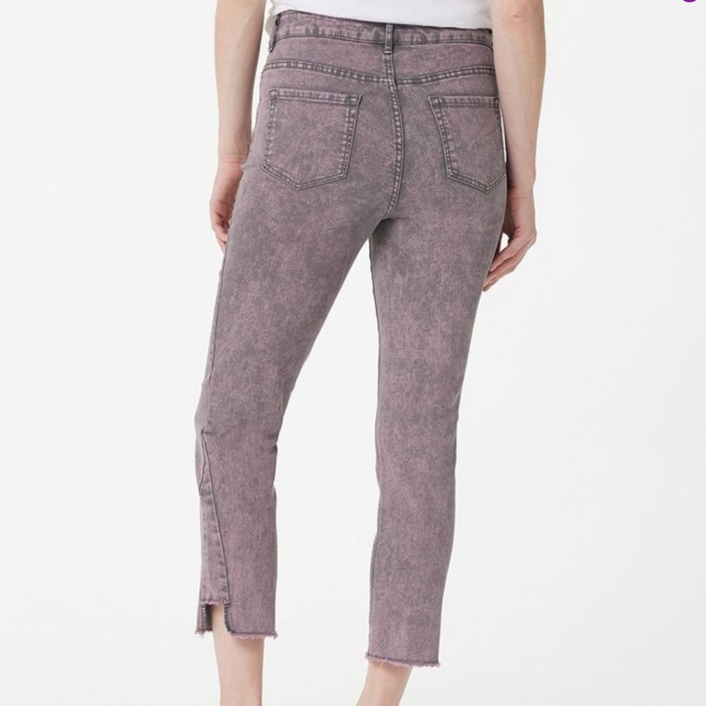 LOGO | Acid Wash Ankle Jeans 🌸